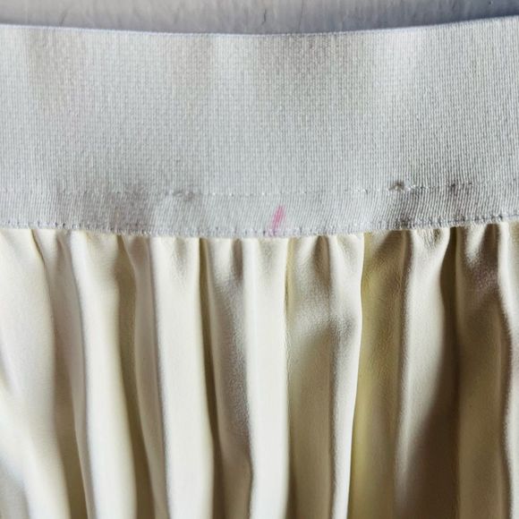 Lulu’s Pleat Cute Ivory Vegan Leather Pleated Midi Skirt Size S - Picture 7 of 12
